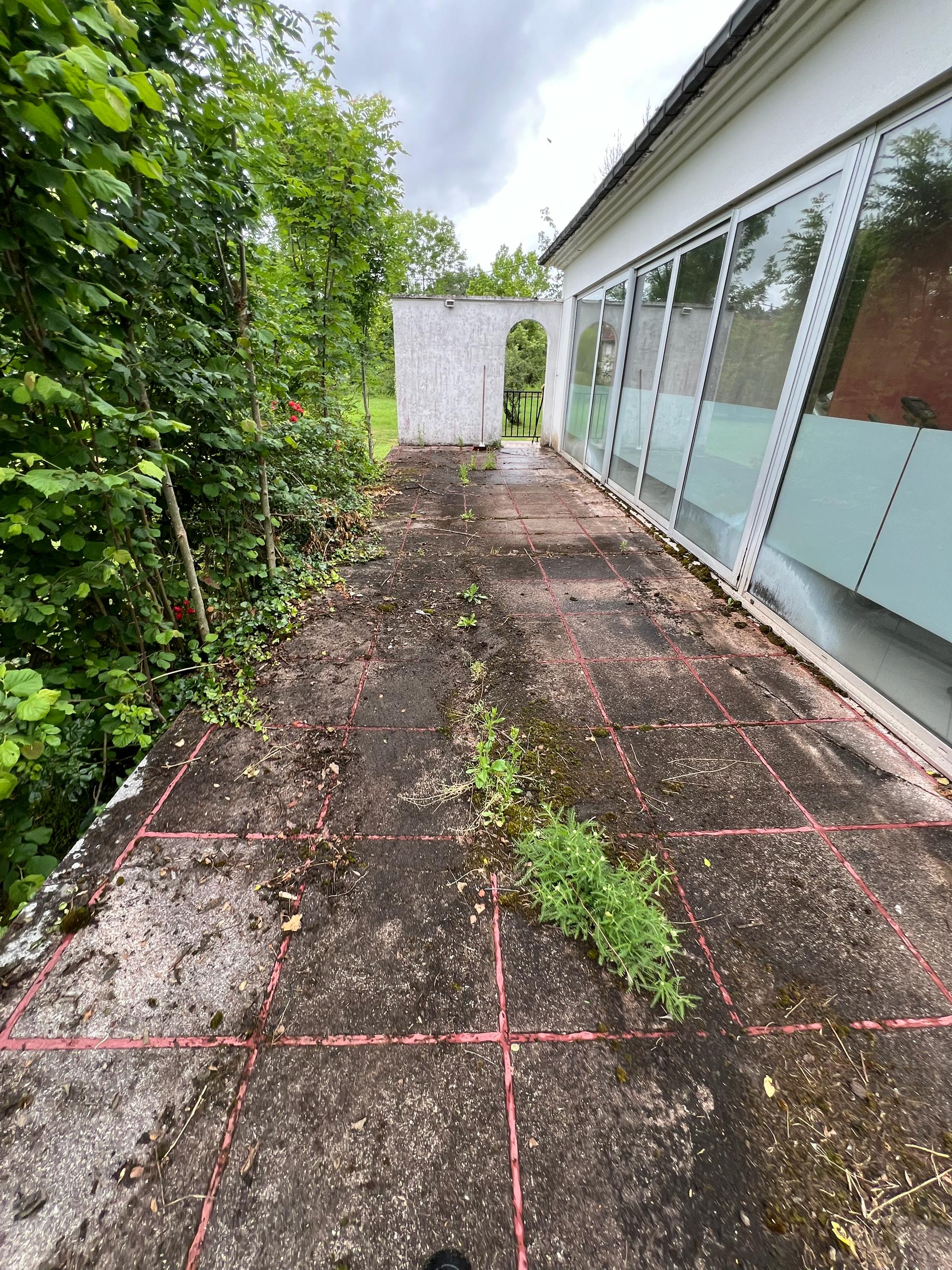 Terrasse encrassée avant nettoyage CleanSoluce