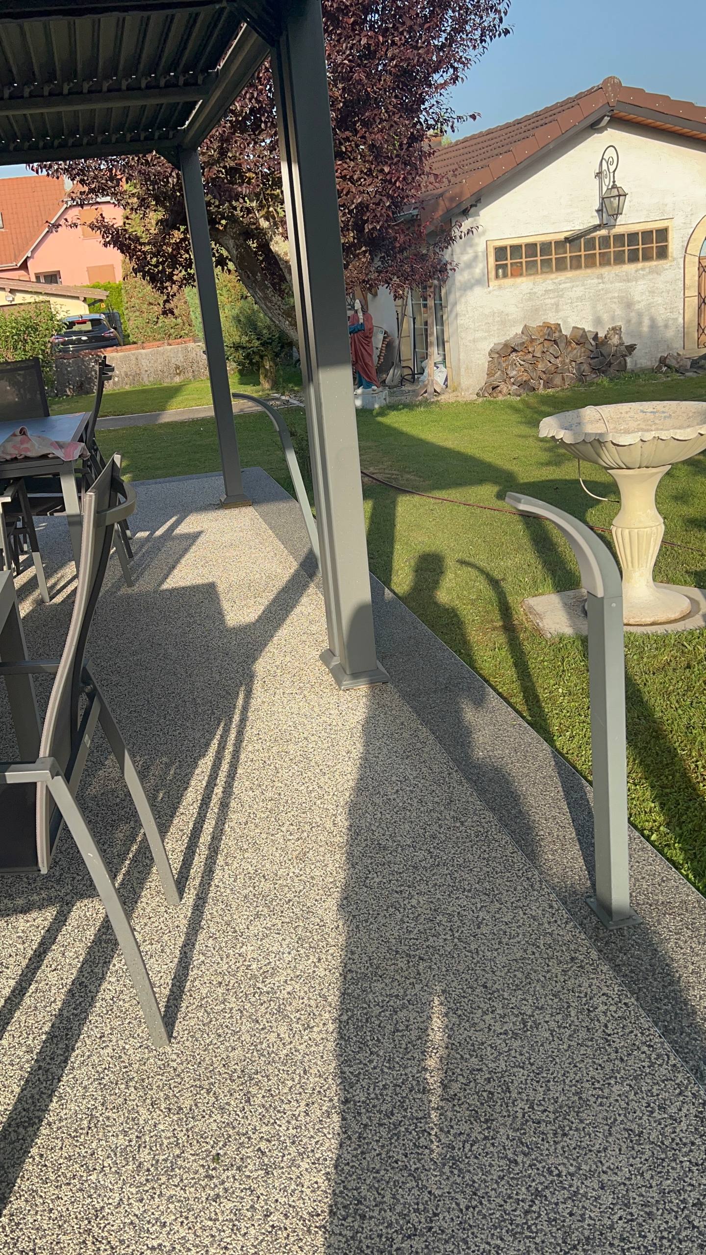 Terrasse propre sous pergola
