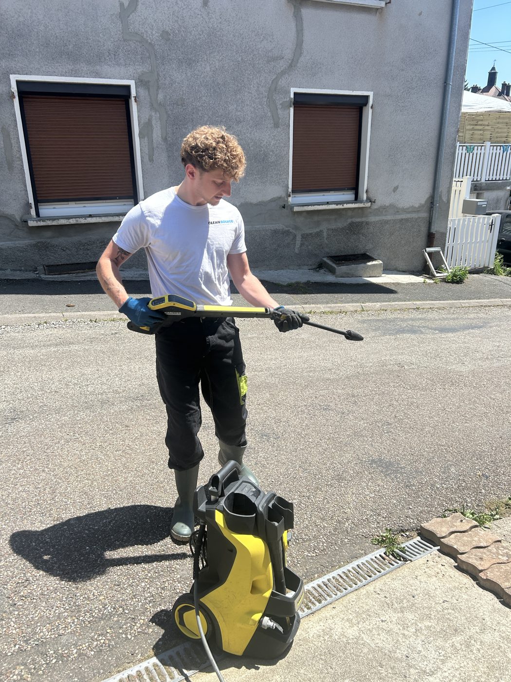 Technicien CleanSoluce au nettoyeur haute pression Kärcher